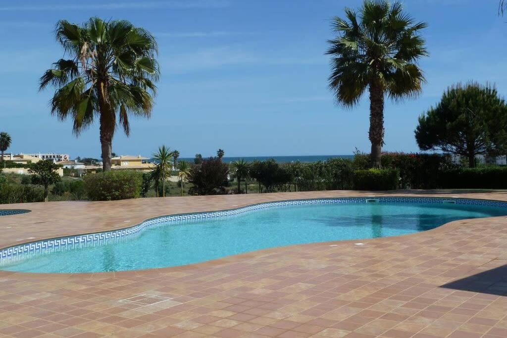 Great 2 Bedroom Apartment With Communal Pool Lagos Exterior photo